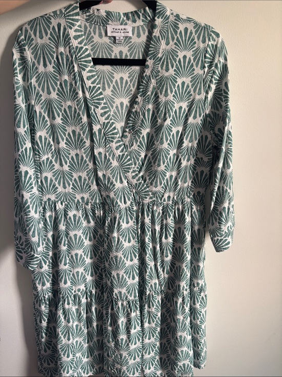 Tahari Dresses & Skirts - Tahari Mint Green and White Patterned V-Neck Dress